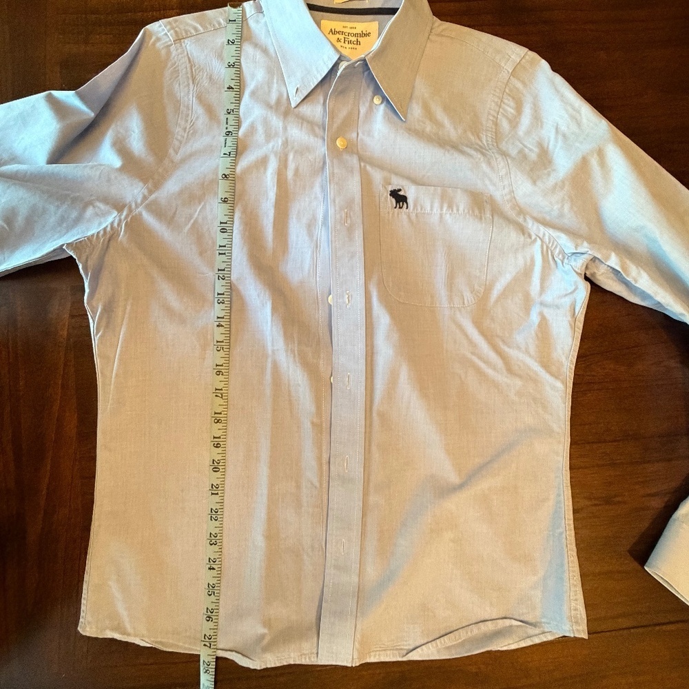 Abercrombie & Fitch Men's Light Blue Muscle Button Down Shirt, Size Large - Picture 10 of 11